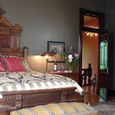 Bed and Breakfast Whiskey Mansion Saint Joseph Habitación foto
