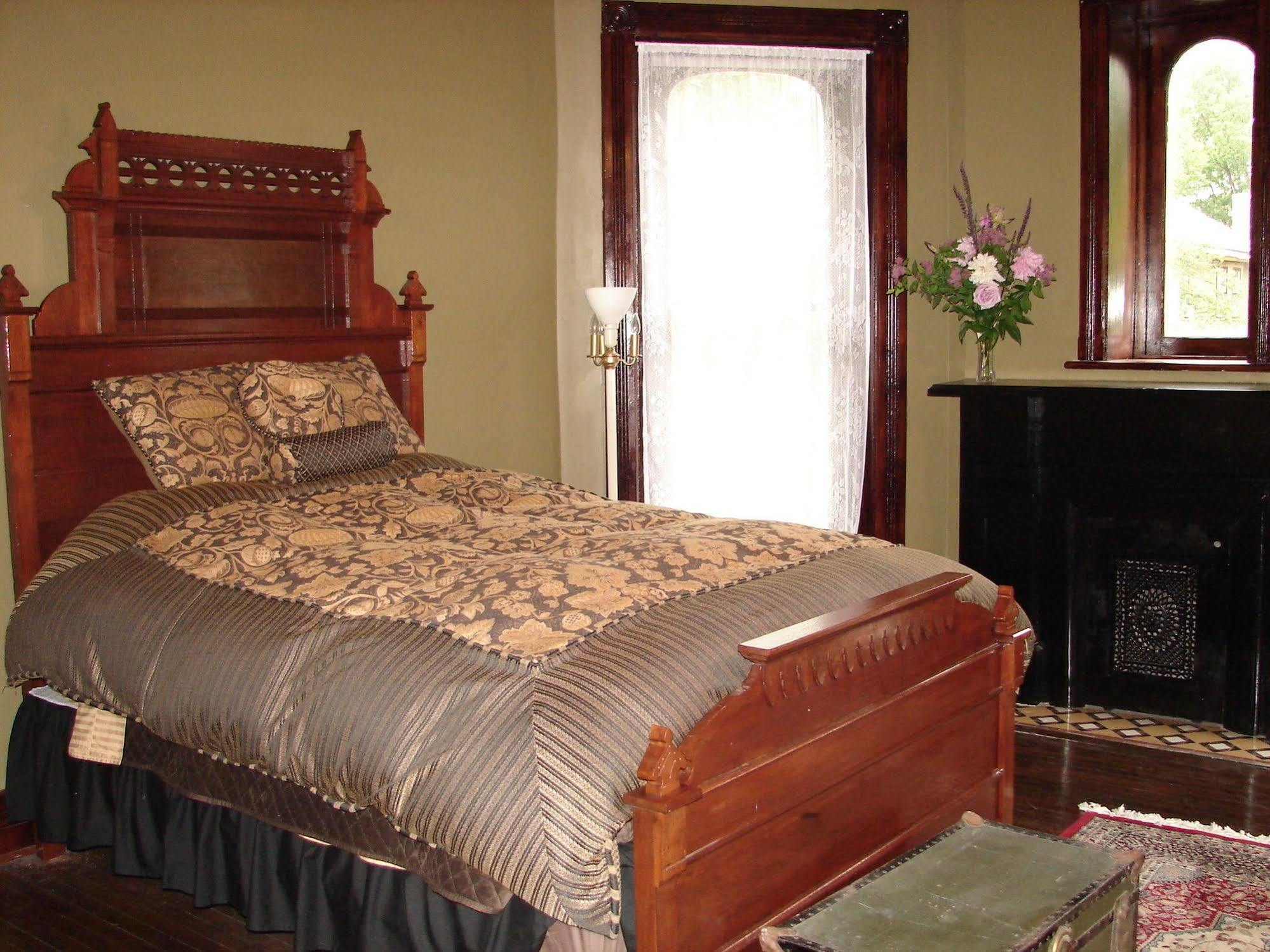 Bed and Breakfast Whiskey Mansion Saint Joseph Habitación foto