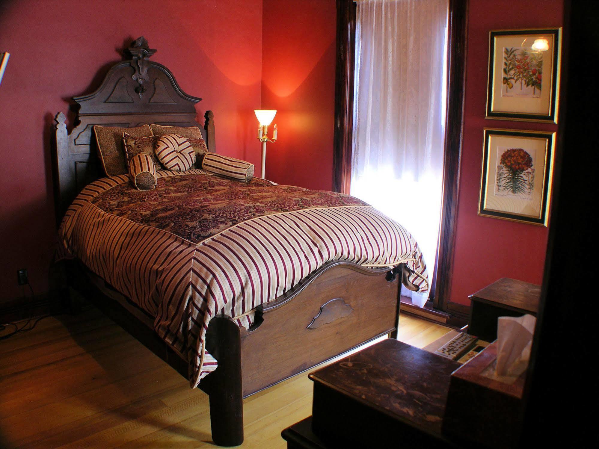 Bed and Breakfast Whiskey Mansion Saint Joseph Habitación foto